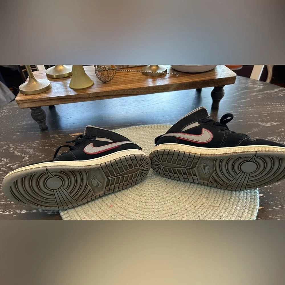 Big Kids size 3 Nike Air Jordan shoes. - Picture 6 of 9